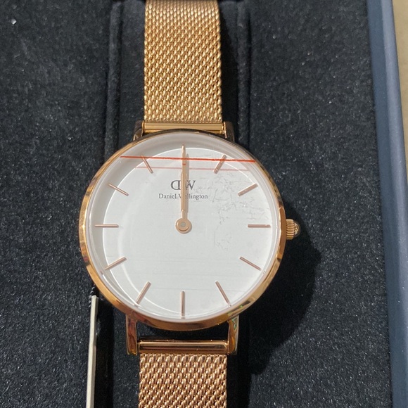 Daniel Wellington Watch - Picture 4 of 5